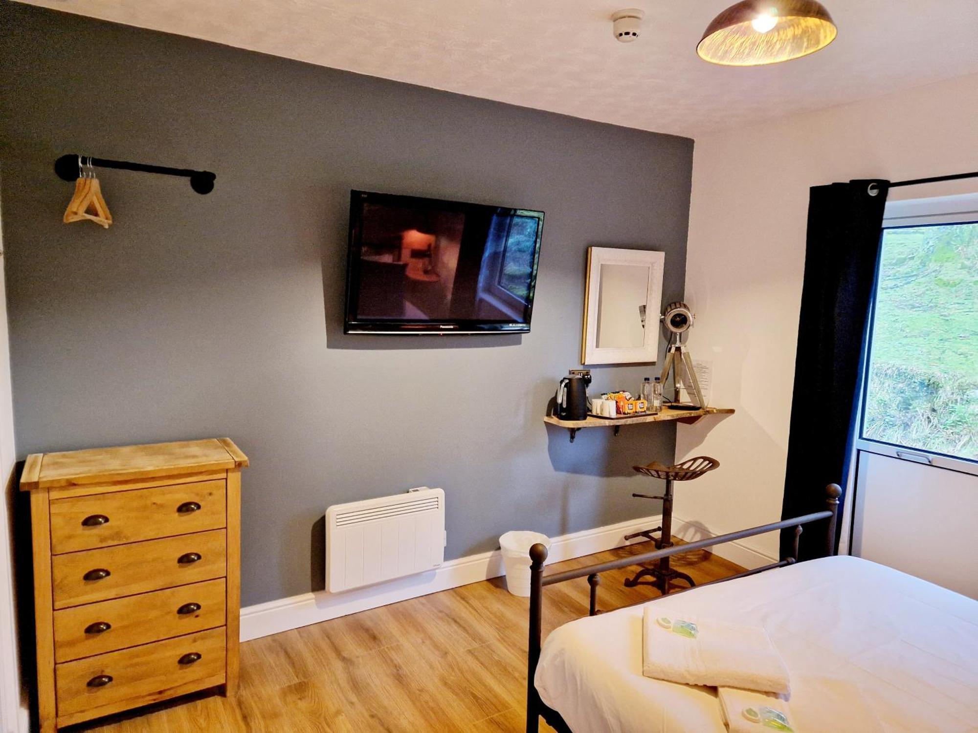 Wheal Tor Hotel & Glamping ลิสคาร์ด ภายนอก รูปภาพ